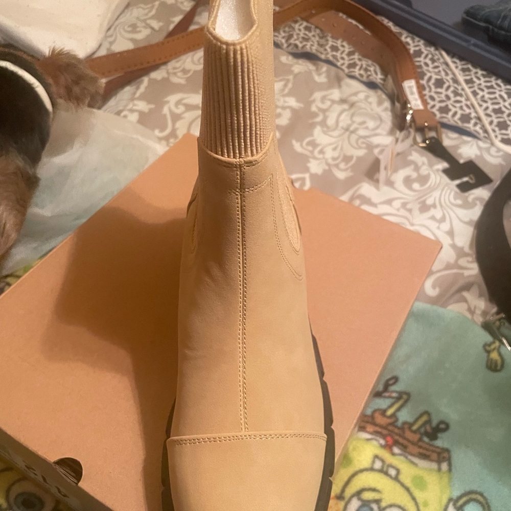 Woman’s Boots Brand New